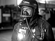Мужики — огонь: челябинские пожарные снялись в брутальной фотосессии к своему празднику