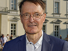 Глава здравоохранения Германии оказал первую помощь делегату на партийном съезде