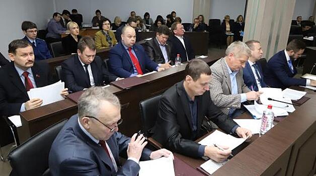 Кировские депутаты оставили главу администрации без зама