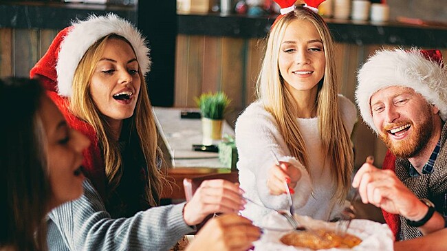 Названы запрещенные за новогодним столом темы