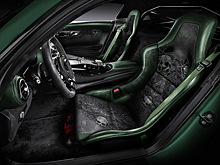 Интерьер гоночного Mercedes-AMG GT R украсили в готическом стиле