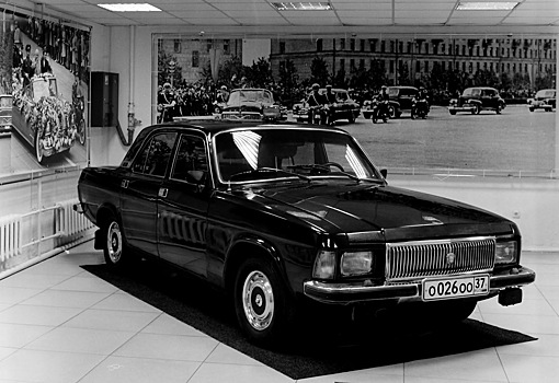 Автомобиль для советской номенклатуры – ретротест ГАЗ‑3102 40 лет спустя