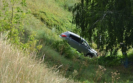 Под Рязанью легковушка упала с 70-метрового бугра