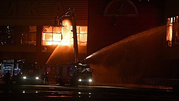 Пожарные на Урале локализовали возгорание на складе