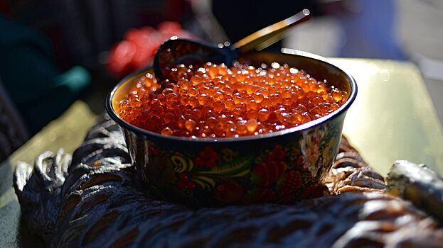 На Камчатке предложили штрафовать авиапассажиров, принимающих в багаж икру от посторонних