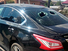 Неадекватный кузбассовец атаковал топором иномарку земляка