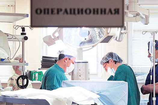 Первыми в мире российские врачи пересадили ребенку легкие и печень