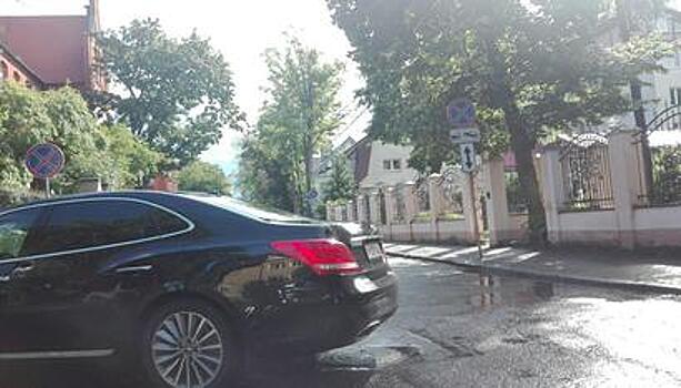 На ул. Ермака после ремонта тротуара запретят парковку машин