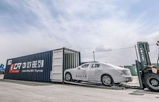 Volvo S90 транспортируют из Китая в Европу по территории РФ