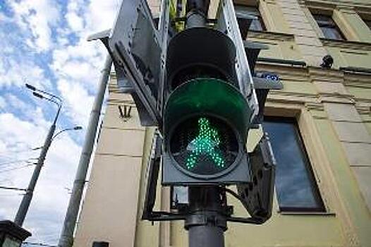 На Краснобогатырской отремонтировали пешеходный светофор