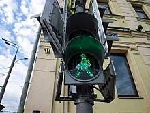 На Краснобогатырской отремонтировали пешеходный светофор