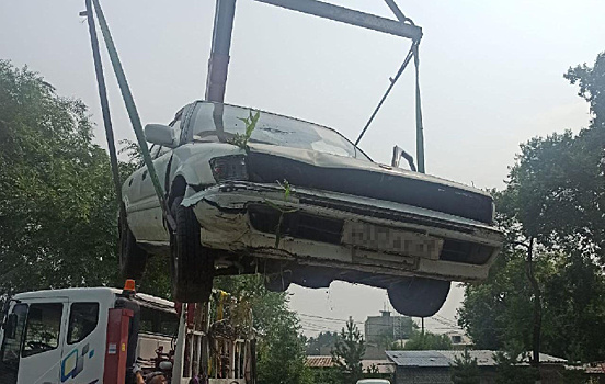 Благовещенцам рассказали, как избавиться от брошенных машин во дворах и на улицах города