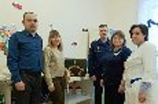Сотрудники ИК-17 УФСИН России по Саратовской области подарили маленьким пациентам, проходящим лечение в Пугачевской районной больнице, «Сундук храбрости»