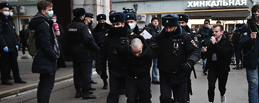 Видео: На «Русском марше» в Москве задержали от 10 до 30 участников