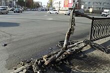 На площади Революции повредили новое чугунное ограждение за 2,8 млн рублей