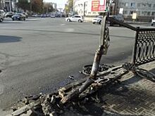 На площади Революции повредили новое чугунное ограждение за 2,8 млн рублей