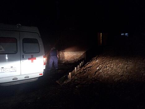 В Балакове спасатели достали из ямы пьяного рабочего