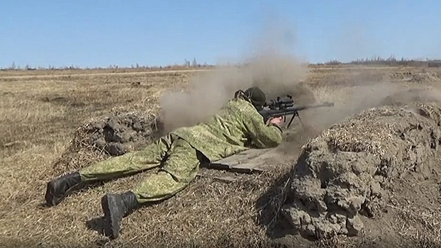 Работа снайперов с крупнокалиберной винтовкой АСВК: кадры учений