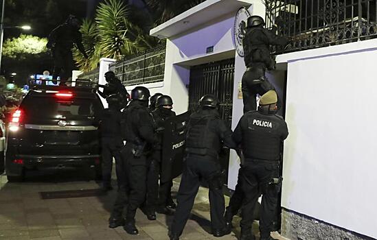 Полиция Эквадора штурмом взяла посольство Мексики. Что известно о конфликте