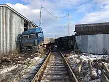 Поезд врезался в большегруз на улице Мудрова в Вологде