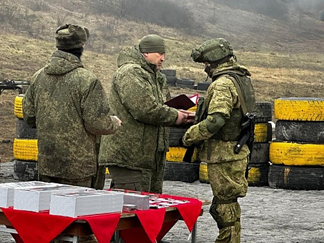 Иван Носков в Белгородской области вручил награды бойцам из Дзержинска