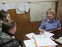 В Череповце с моста над железной дорогой сняли четырех школьников