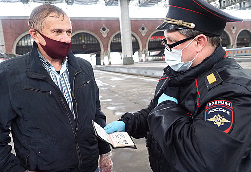 Покой пассажиров охраняют сотрудники полиции