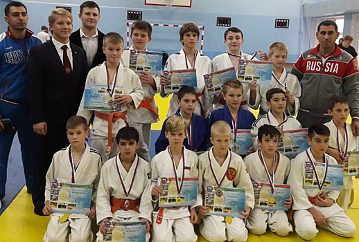 Воспитанники школы «Борец» выиграли семь из десяти золотых медалей в окружном турнире по дзюдо