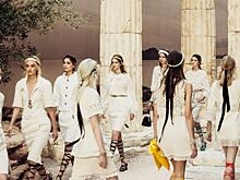 Карл Лагерфельд представил круизную коллекцию Chanel 2018
