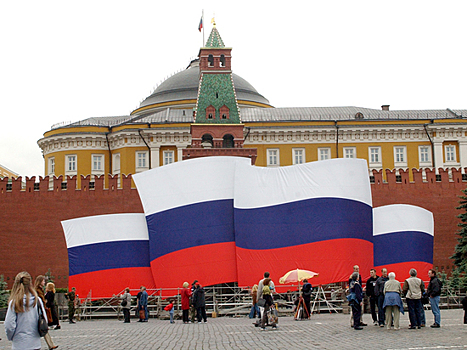 Десятки лет неведения: дремучие россияне празднуют 12 июня выборы Ельцина