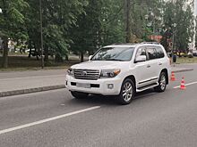 Внедорожник сбил двух детей у администрации Ижевска