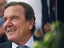 Крым придется признать российским, заявил экс-канцлер Германии