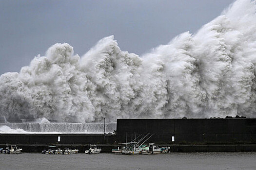 На Японию идет мощнейший за 60 лет тайфун