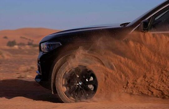 BMW создала трассу в пустыне