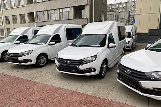 Многодетным семьям Новосибирской области за год вручили 60 автомобилей