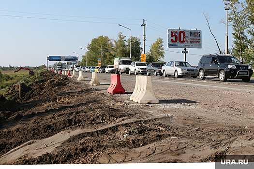 В Кургане строительство пункта весового контроля привело к пробкам на шоссе