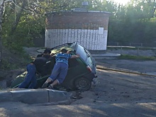 «Выбрала норку не по размеру»: в Тольятти «окушка» улетела с дороги на обочину