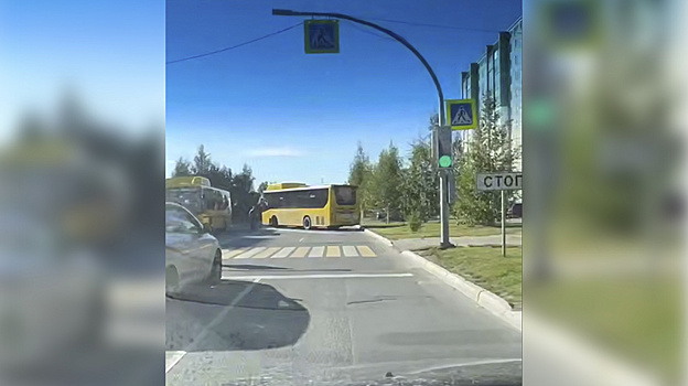 В Ноябрьске ДТП с автобусом ограничило движение