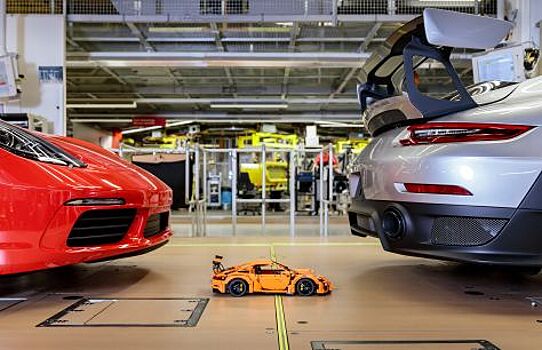 Финальная масштабная модель LEGO Technic Porsche 911 GT3 RS сошла с конвейера
