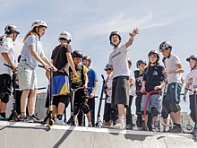 В Челябинске больше сотни детей собрались на мастер-класс чемпиона по самокатному спорту