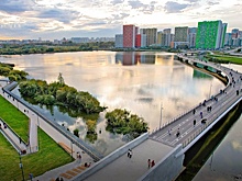 В Москве пешеходный мост через Черное озеро связал Некрасовку и Люберцы