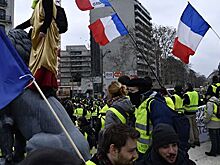 Во Франции более пяти тысяч человек участвуют в протестах "желтых жилетов"