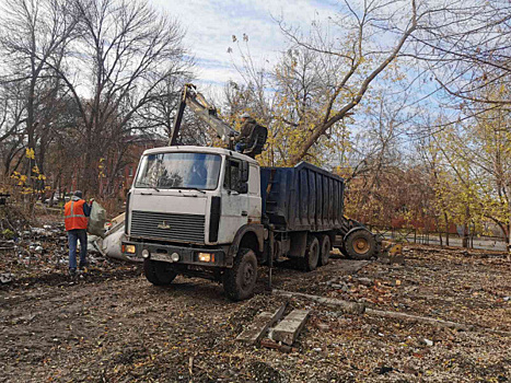 В Самаре горел мусор в здании бывшего кинотеатра "Юность"