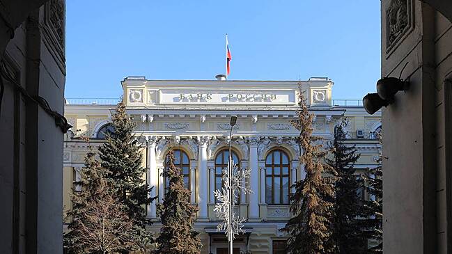 ЦБ ограничил переводы иностранцев на счета за рубежом