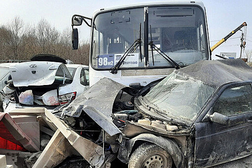 Девять человек пострадали при столкновении 12 машин в Рязани