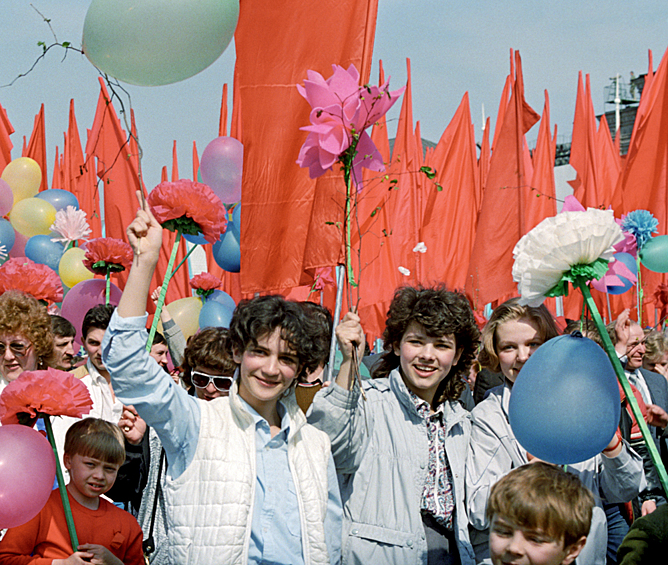 День международной солидарности трудящихся – один из главных советских праздников. В этот день по всей стране проходили демонстрации трудящихся и военные парады