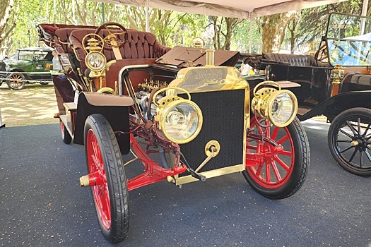 В Аргентине состоялось крупнейшее на континенте шоу ретроавтомобилей