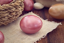 Как покрасить яйца к Пасхе без химии — рассказывает шеф-повар