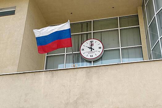 Церемонию поднятия флага решили сделать обязательной во всех школах России