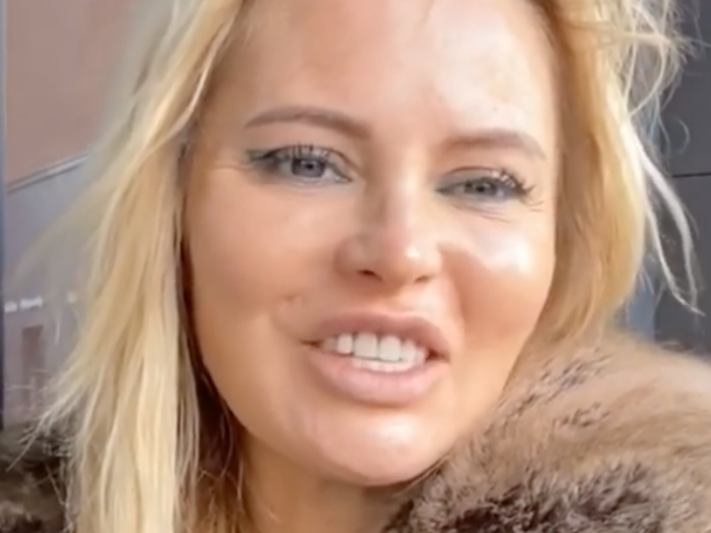 Лесбидің сипап жатқан суреттері